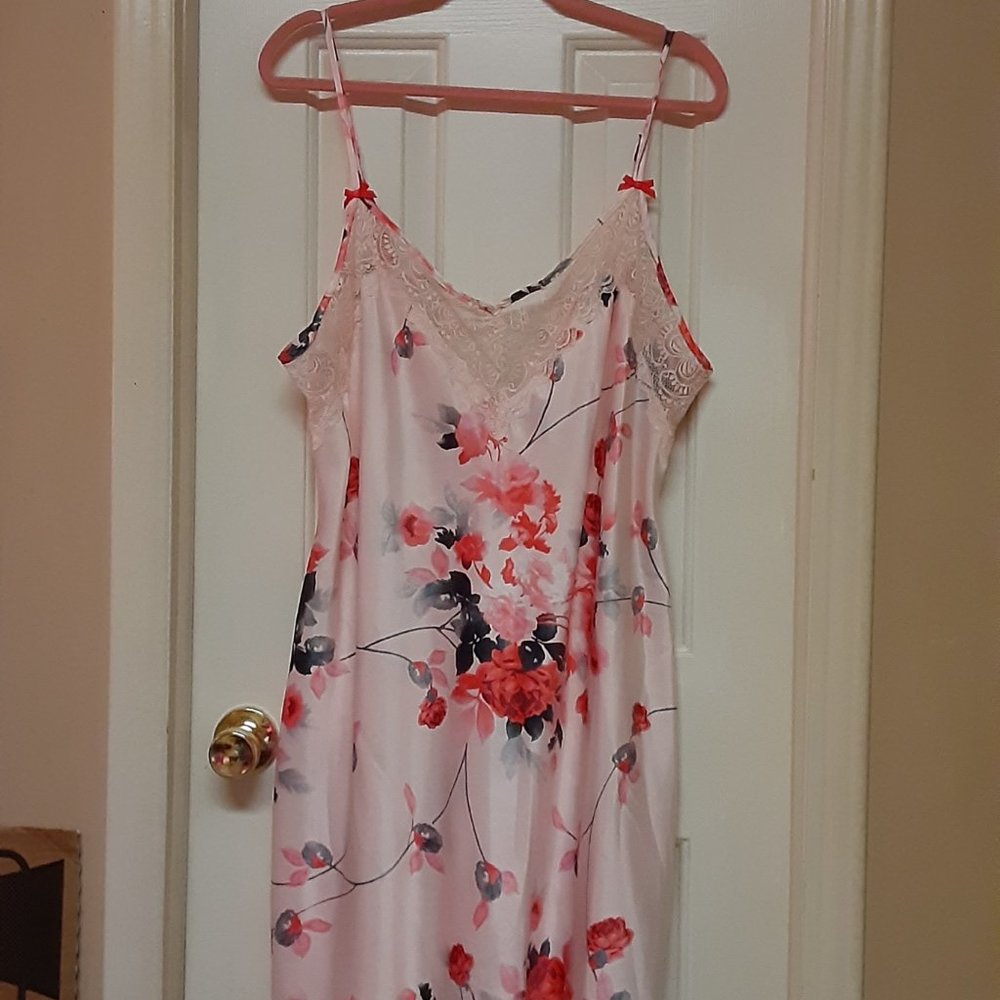 Apt. 9 Intimates Adorable Pink & Red Nighty